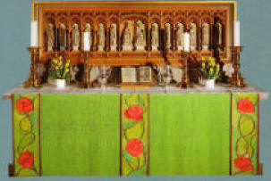Antependium, welches die dänische Königin Margarete II. entworfen hat und heute die Domkirche in Haderslev schmückt