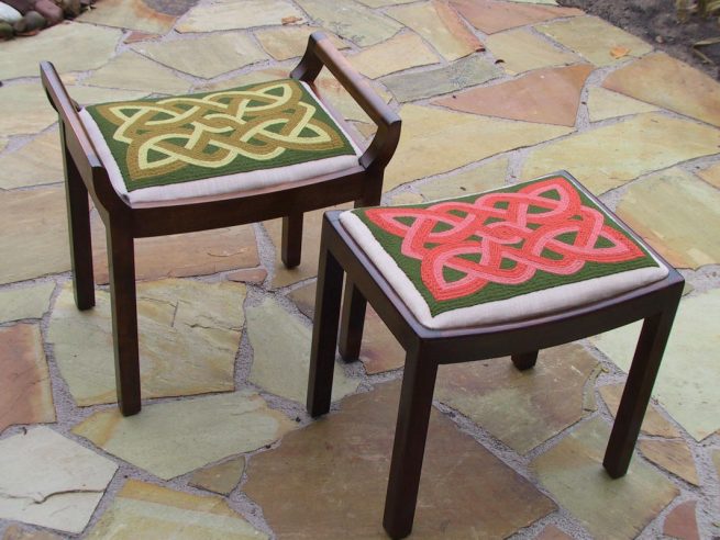 Elke Hirschler - Ein Ornament für zwei Hocker